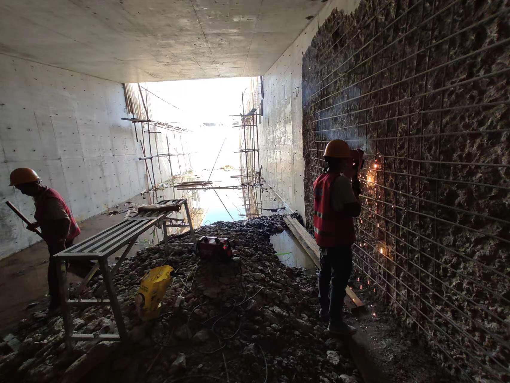 龙江挖断承重墙导致楼体开裂，加固施工方案出炉